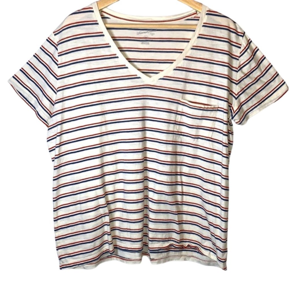 NWOT Universal Thread red / "white" / blue v-neck